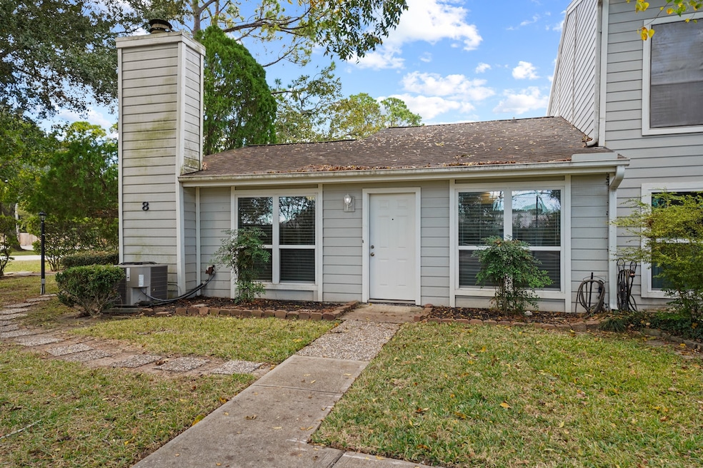 8 Hideaway Dr, Friendswood, TX 77546 - photo 1