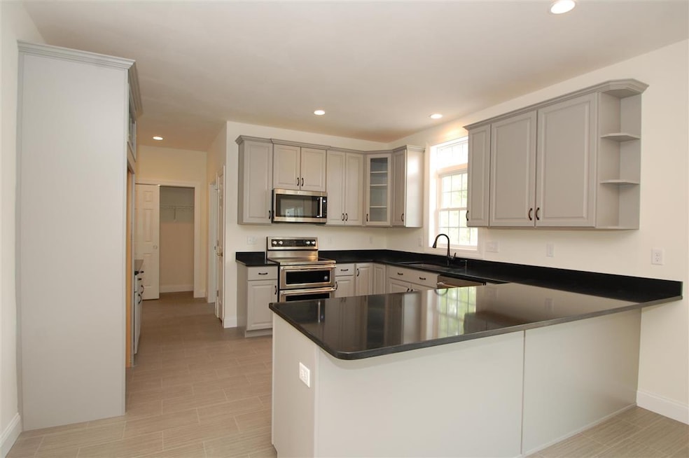 1 Crab Tree Ct unit 22, MerriMacK, NH 03054 - photo 1