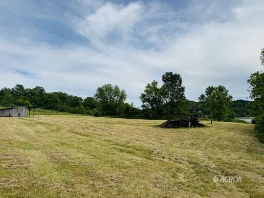 Large flat area for homesite!
