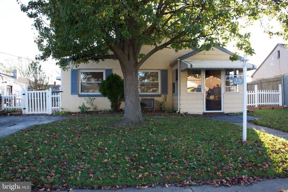 228 Blue Hen Rd, New Castle, DE 19720 - photo 1