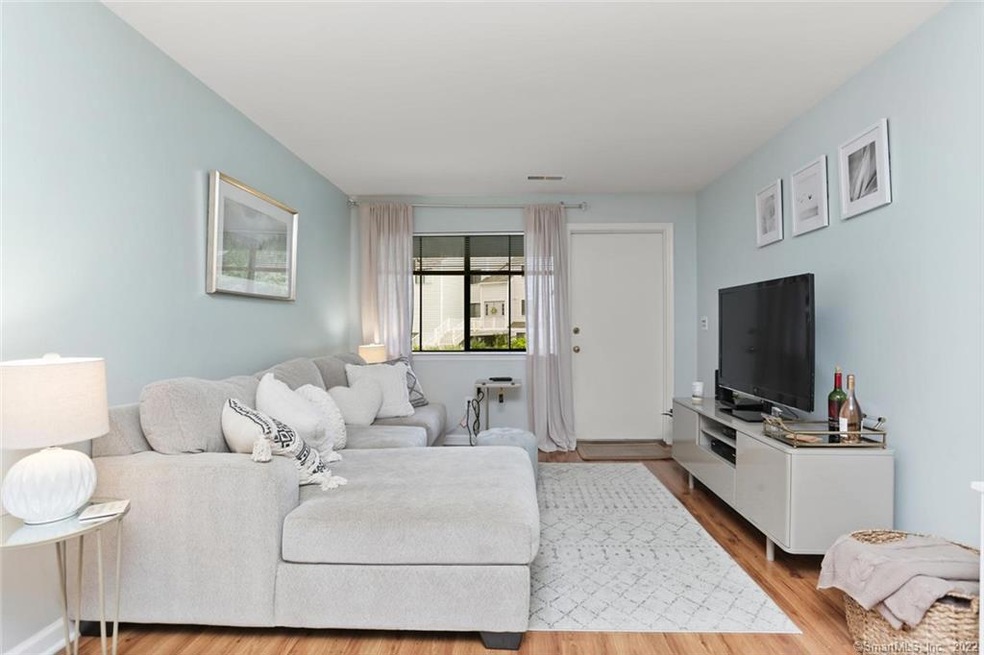 37 Rowayton Woods Dr unit 37, Norwalk, CT 06854 - photo 1