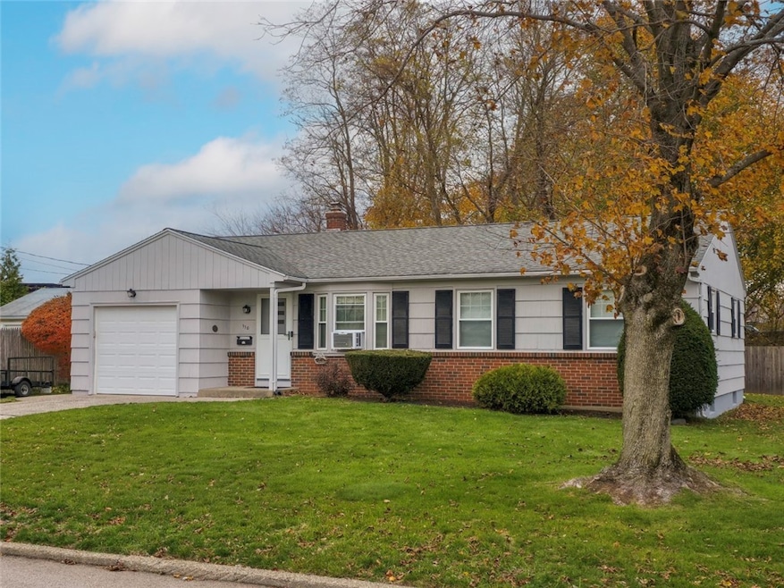 110 Crest Dr, Pawtucket, RI 02861 - photo 1