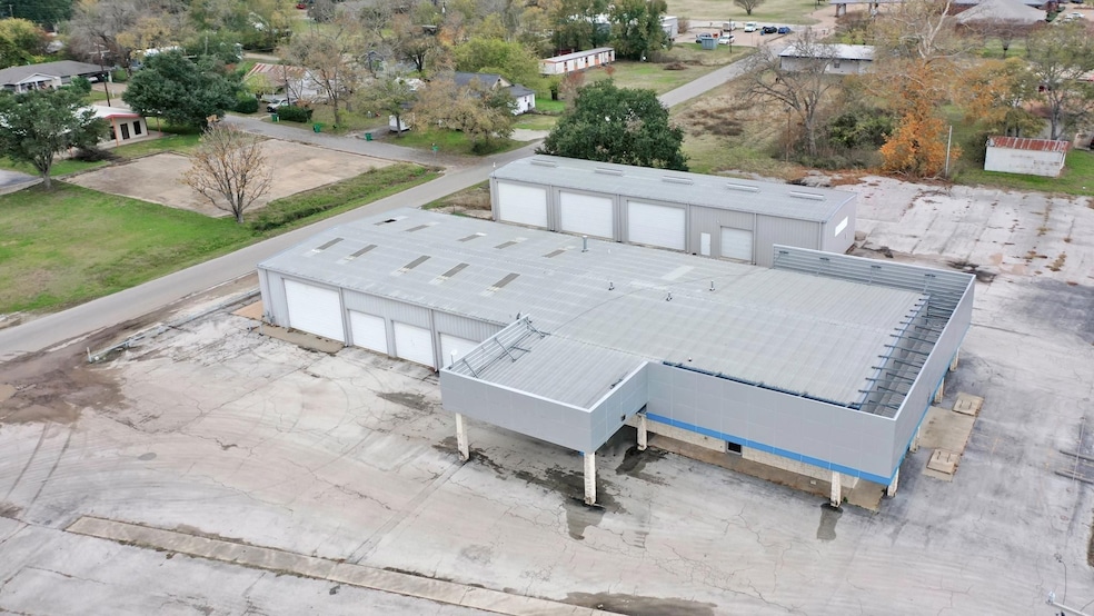 201 N May St, Madisonville, TX 77864 - photo 1