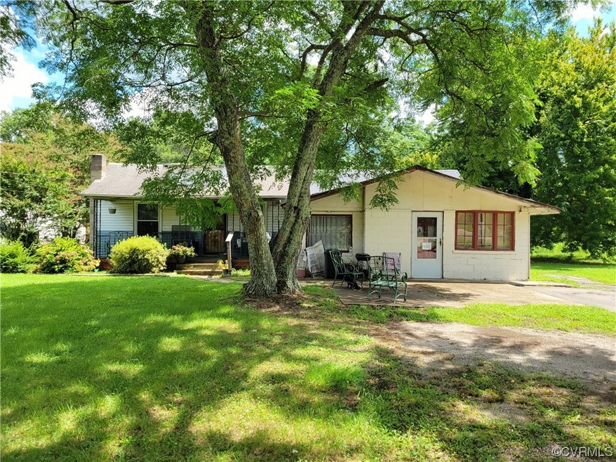 Ranch-style house with a front lawn