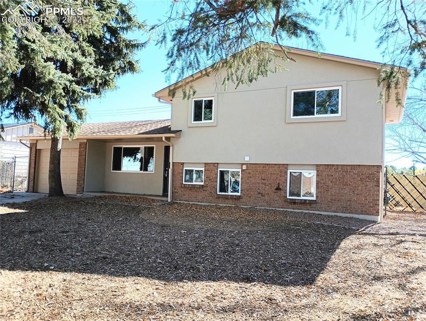 Stucco and brick exterior and a new roof!!