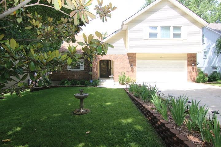 8028 Acuff Ln, Lenexa, KS 66215 - photo 1