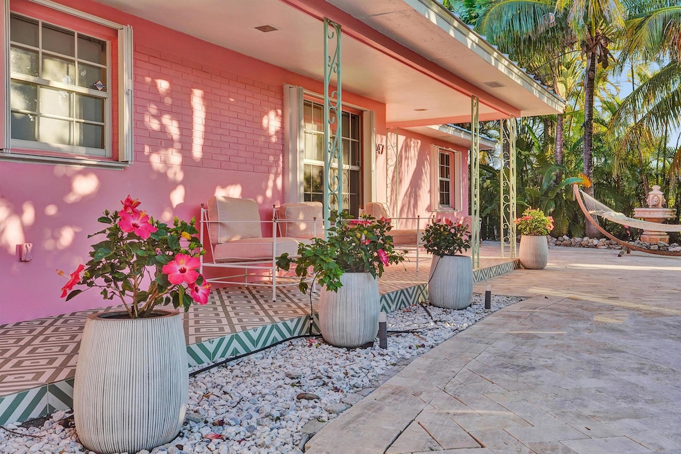 247 SE 3rd Ave, Delray Beach, FL 33483 - photo 1