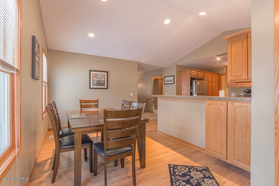 26 Brewer Park Cir unit 2, Grand Rapids, MI 49548 - photo 1