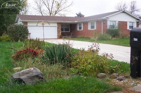 3281 Tall Oaks Ct, Flint, MI 48532 - photo 1