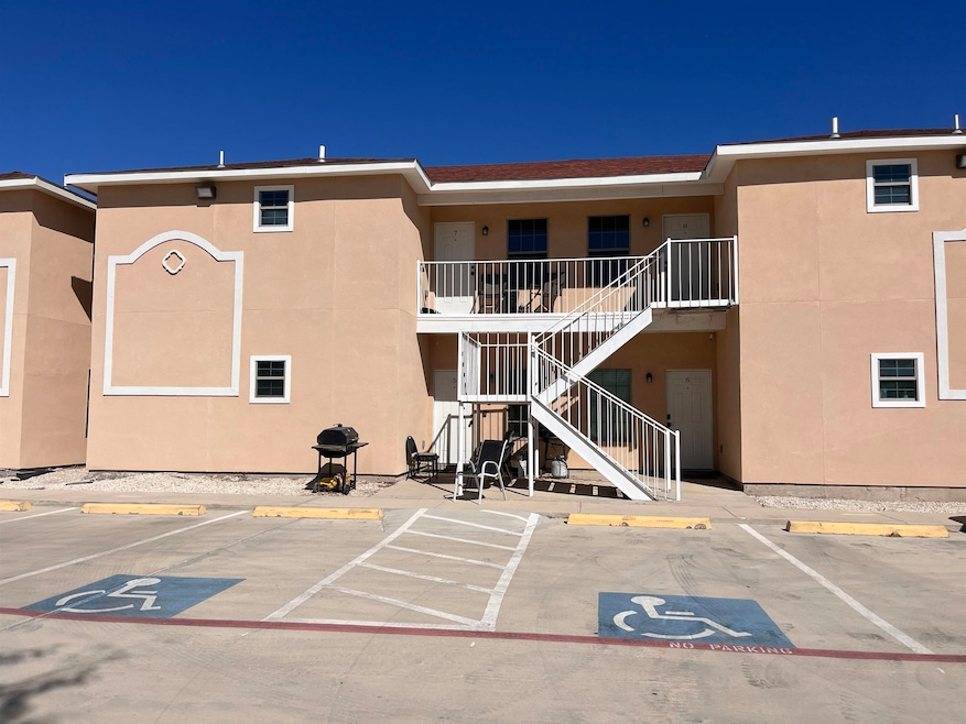 391 Riverside Dr unit 10, Eagle Pass, TX 78852 - photo 1