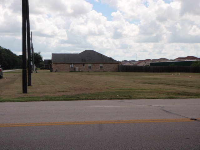 4901-1/2 Avenue F, Bay City, TX 77414 - photo 1