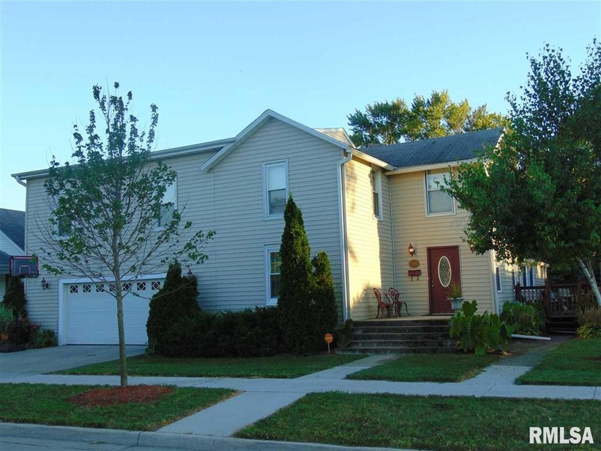 919 Pulaski St unit 919 1/2 Pulaski Stre, Lincoln, IL 62656 - photo 1