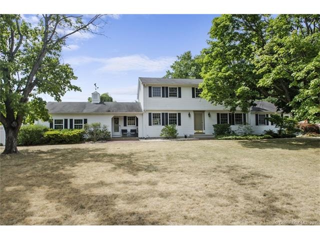 Welcome to this sprawling, clapboard Colonial