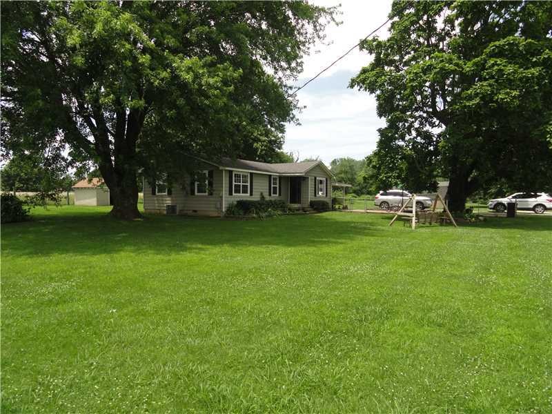 471 N Center St, Elkins, AR 72727 - photo 1