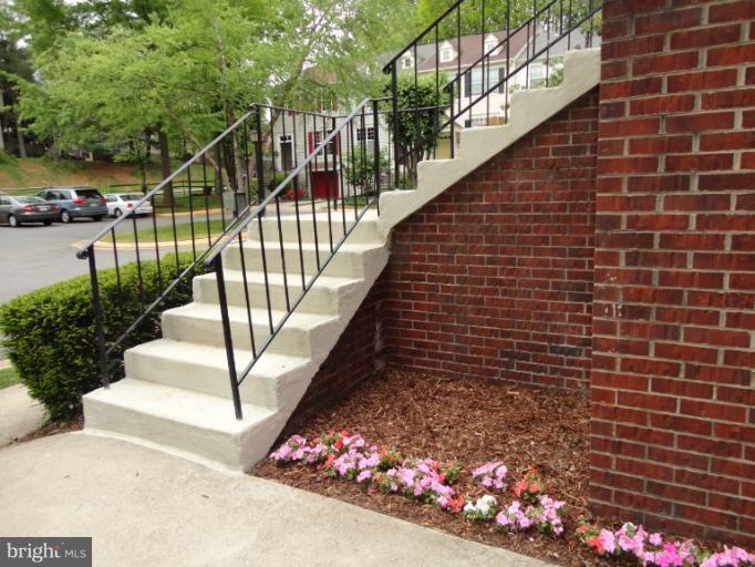 5817 Walden Commons Ct unit 122, Burke, VA 22015 - photo 1