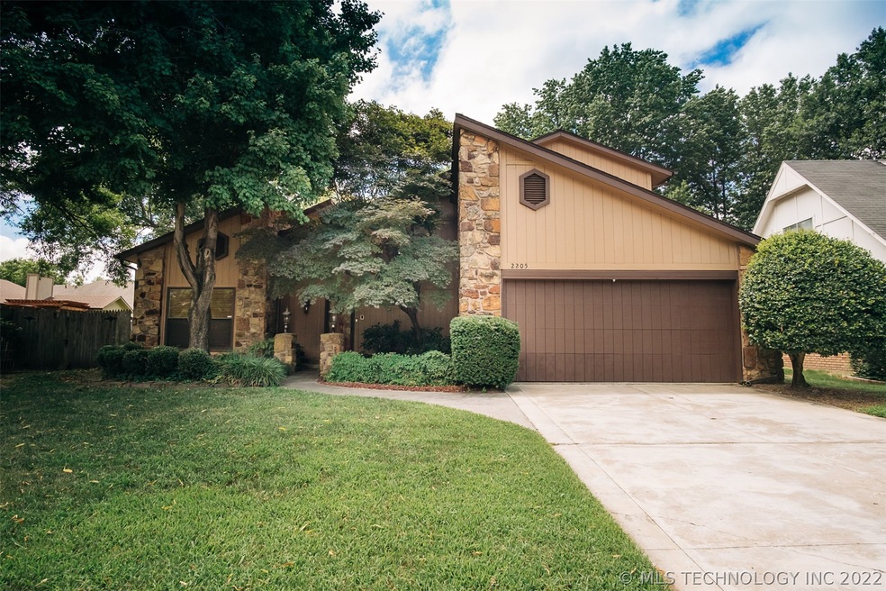 2205 W Edgewater St, Broken Arrow, OK 74012 - photo 1