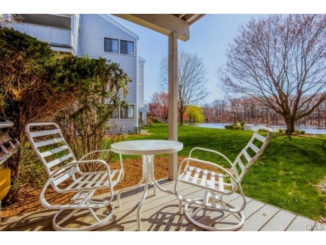 94 Rowayton Woods Dr unit 94, Norwalk, CT 06854 - photo 1
