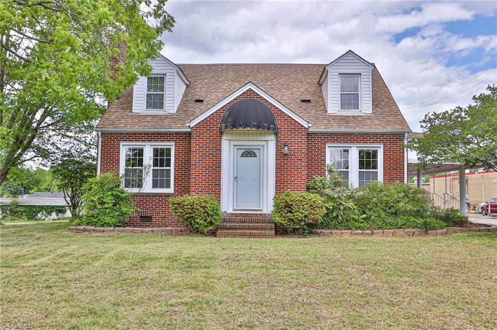 2036 1st Ave SW, Hickory, NC 28602 - photo 1