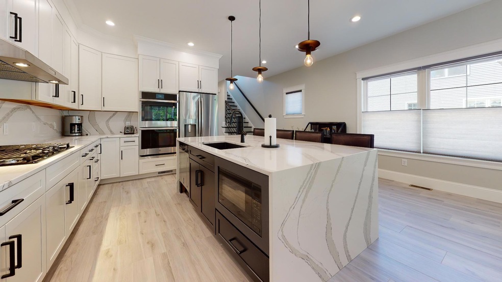7-web-or-mls-7-Tuscan-Way-1-Falmouth-Kit