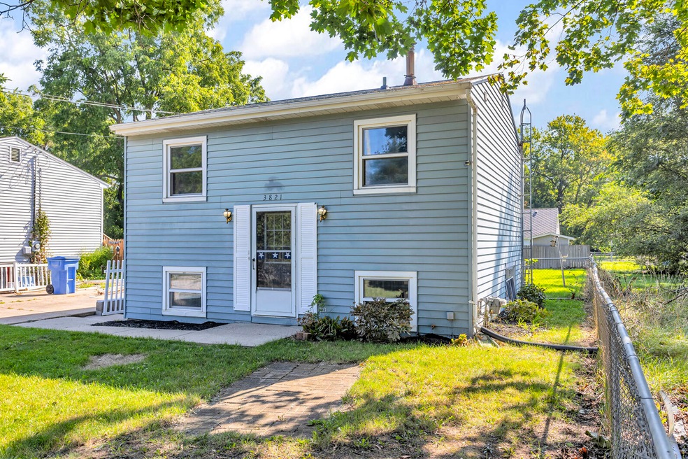 3821 Burchfield Dr, Lansing, MI 48910 - photo 1