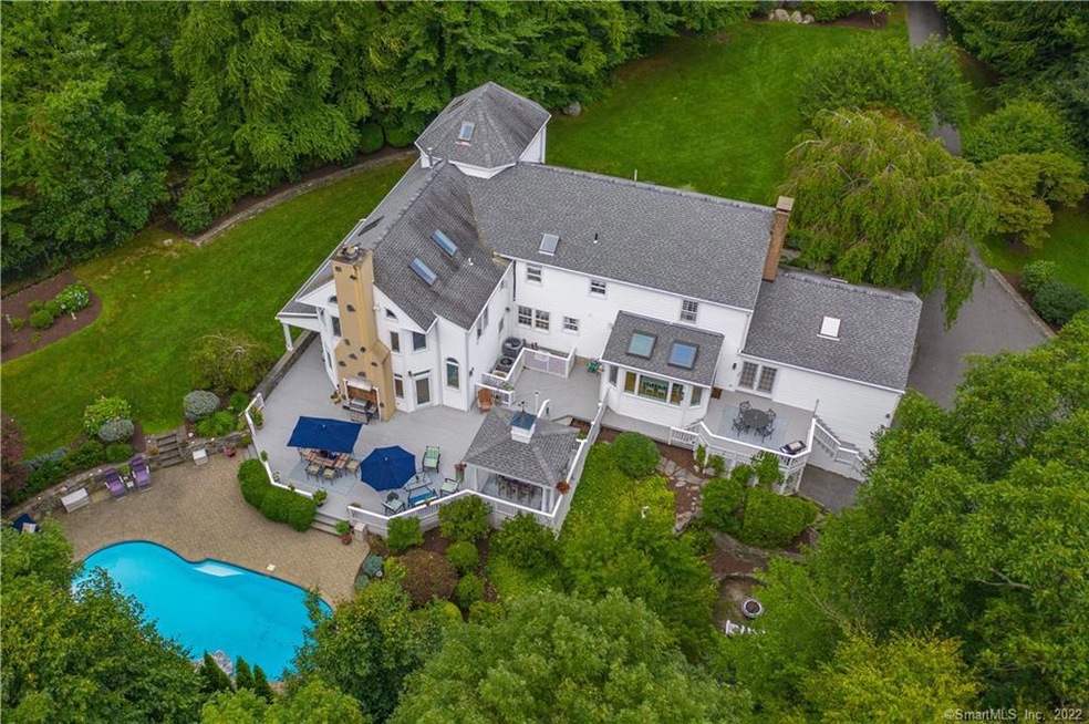 Two private acres on a wonderful cul-de-sac, 3 fin