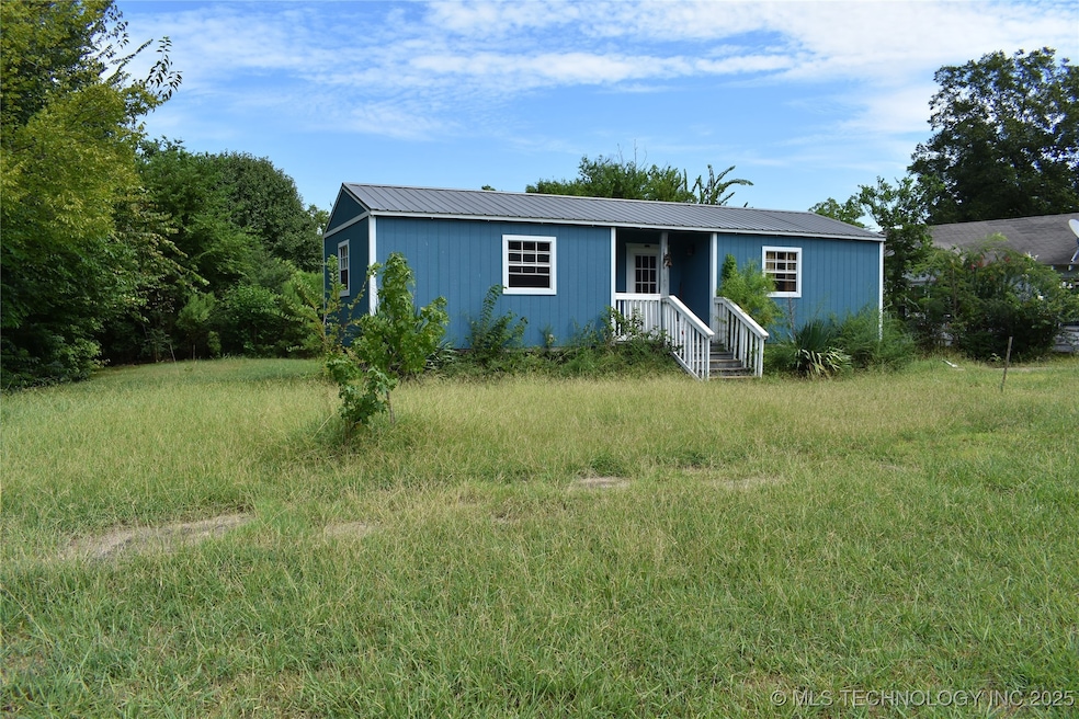 405 E Brown St, Hugo, OK 74743 - photo 1