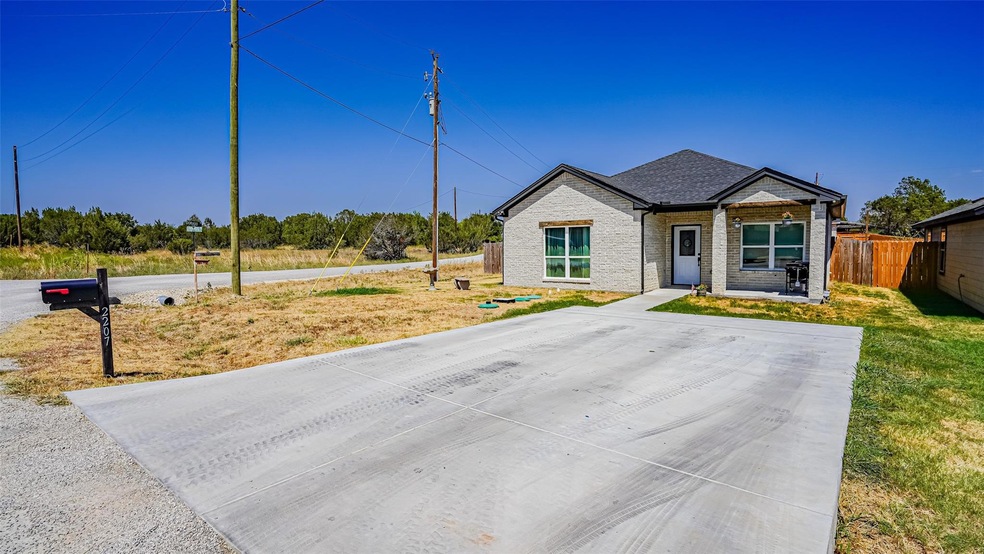 2207 Centaurus Way, Granbury, TX 76048 - photo 1