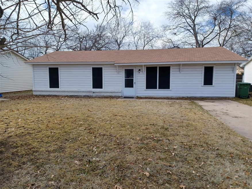 609 Livingston Dr, Hurst, TX 76053 - photo 1