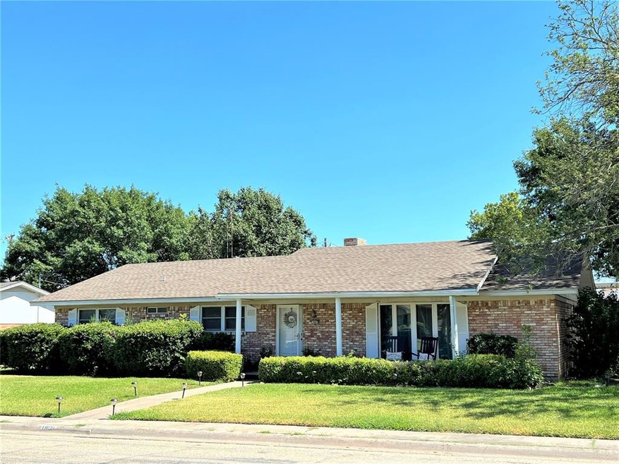 1803 College St, Gainesville, TX 76240 - photo 1