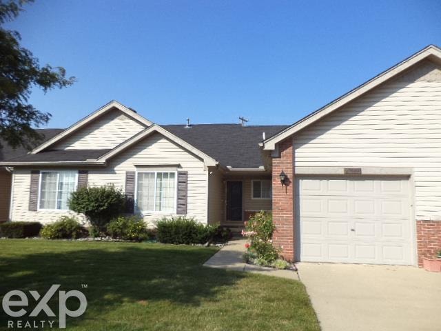 29933 Kenwood Ct, Roseville, MI 48066 - photo 1