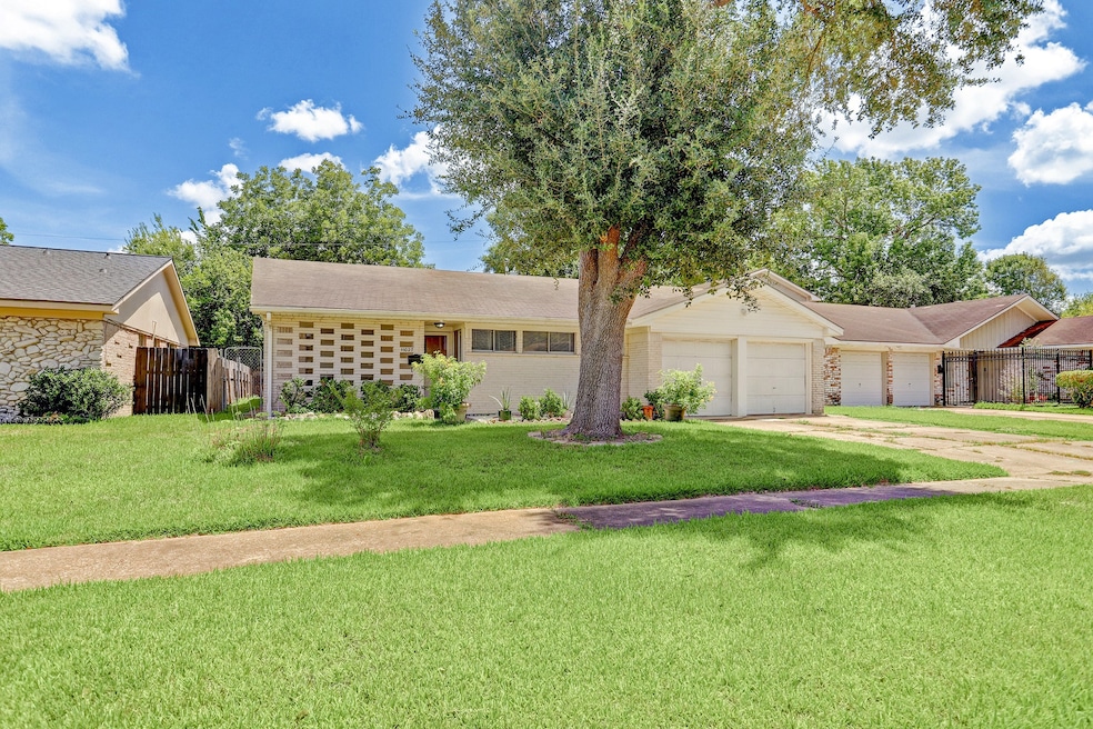 11027 Hoffer St, Houston, TX 77089 - photo 1