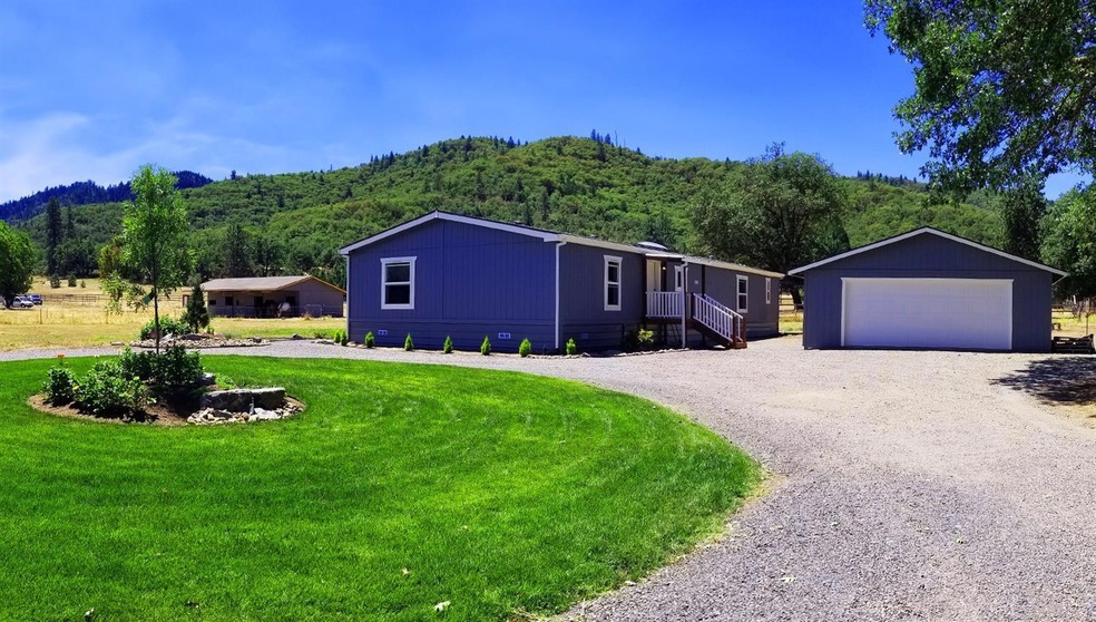 7761 Colonial Way, Central Point, OR 97502 - photo 1