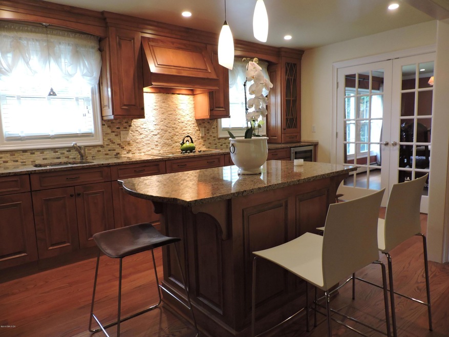 19 Walker Ct, Greenwich, CT 06831 - photo 1