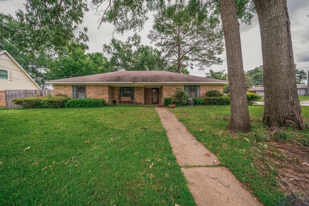 2806 Spruce St, Kilgore, TX 75662 - photo 1