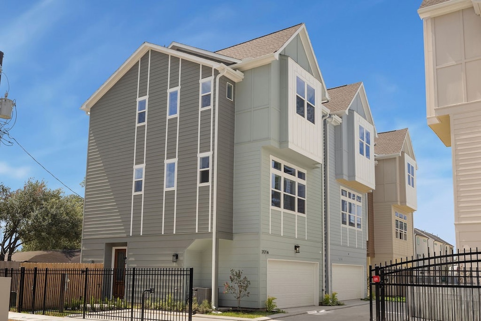 2121 Hoskins Dr, Houston, TX 77080 - photo 1