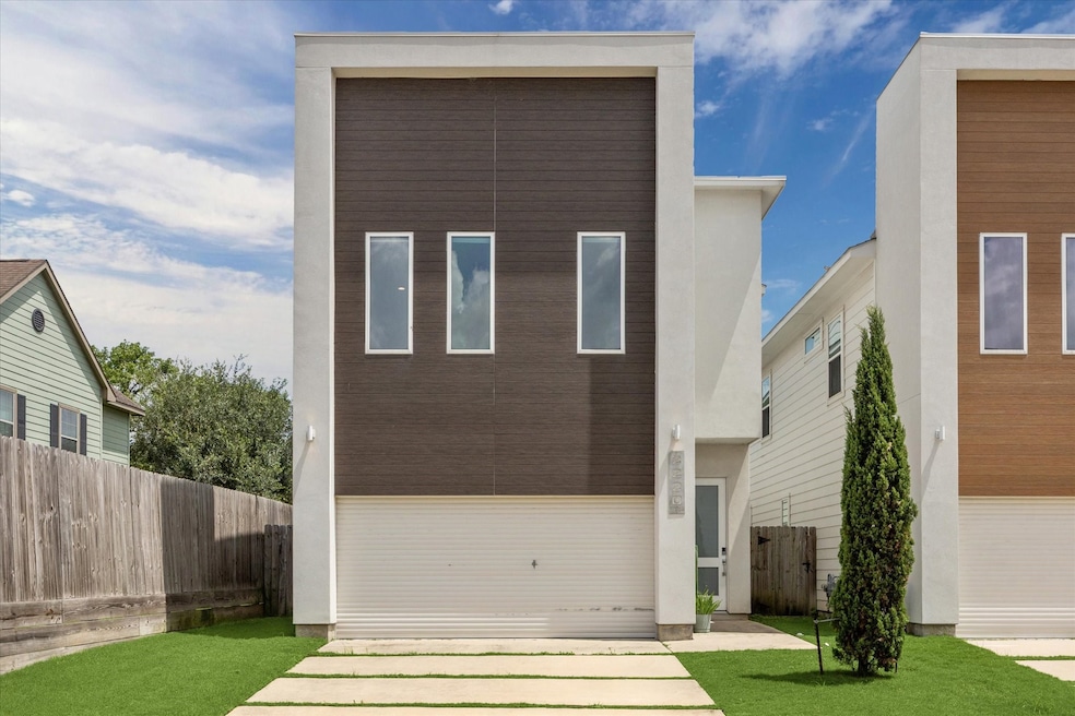 Step into the exquisite 2220 Cortijo, a distinctiv