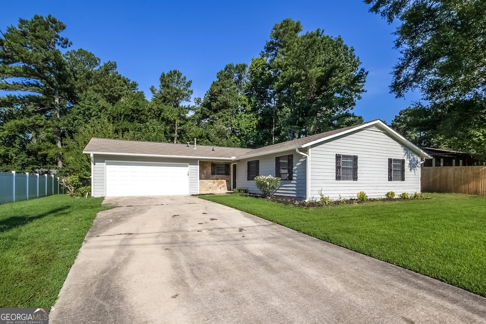 3790 Creekview Cir, Atlanta, GA 30349 - photo 1