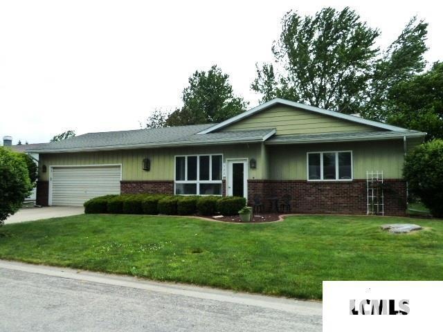 520 Southgate St, Lincoln, IL 62656 - photo 1