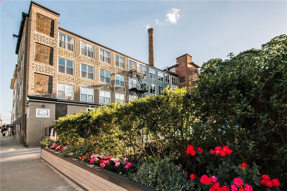 404 Roosevelt Ave unit 502, Central Falls, RI 02863 - photo 1