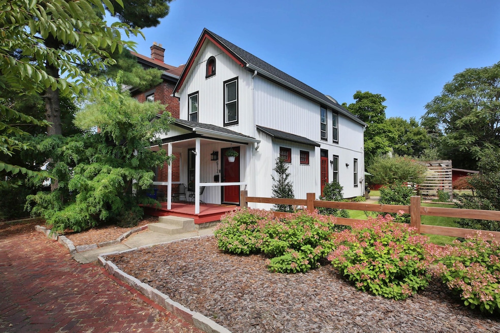512-Forest Street, Schumacher Place