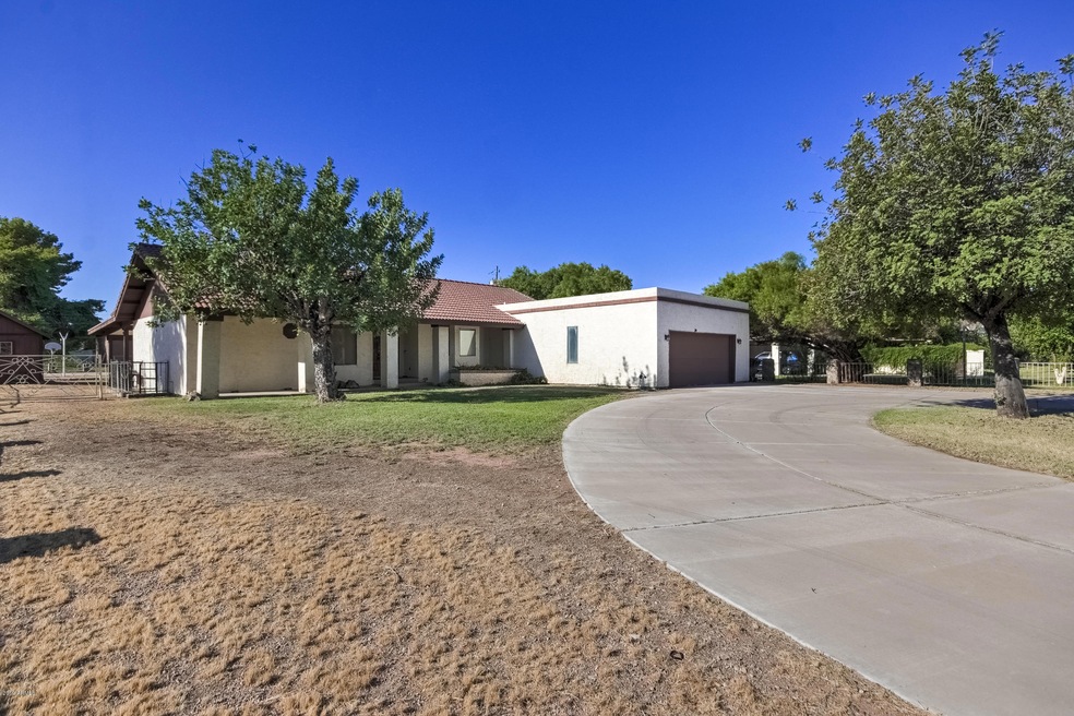 2039 W Shawnee Dr-3