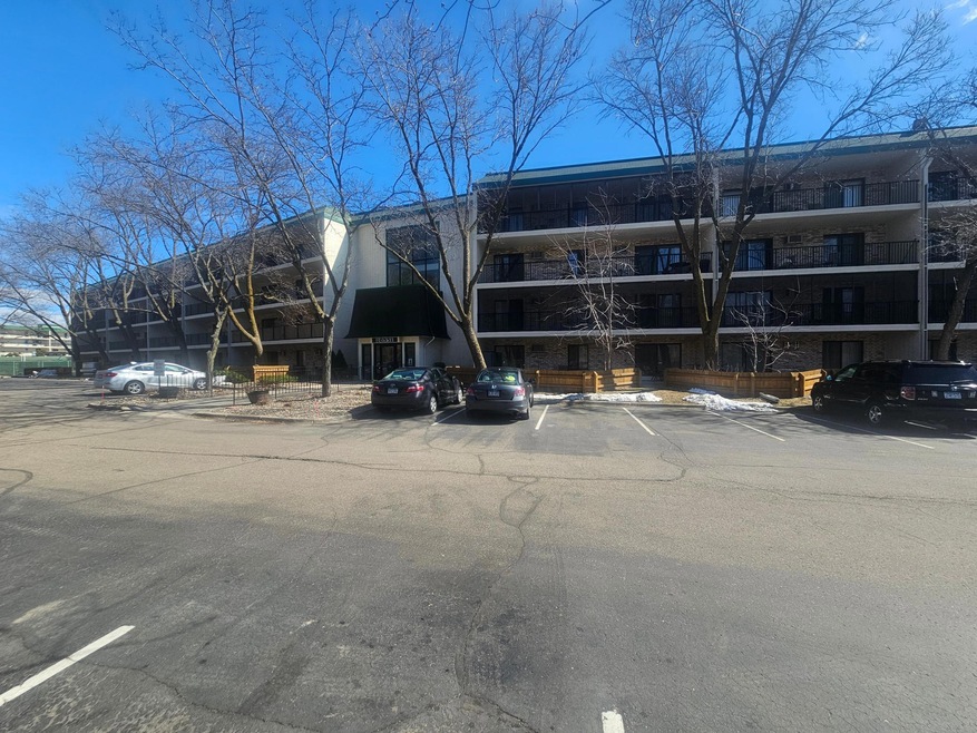 10531 Cedar Lake Rd S unit 404, Hopkins, MN 55305 - photo 1