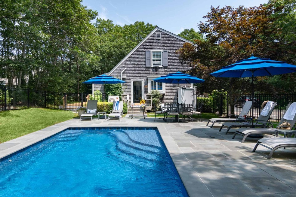 3 Duncan Close, Edgartown, MA 02539 - photo 1