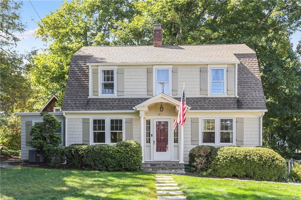 ABSOLUTELY CHARMING! In Town 1935 Dutch Colonial h