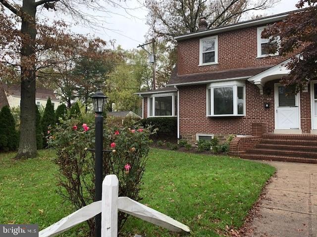 816 N Chestnut St, Lansdale, PA 19446 - photo 1