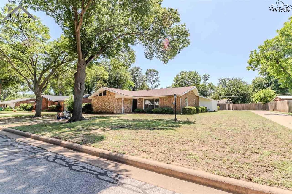 For Sale $199,900 • Co-Listing Agent