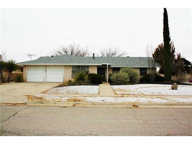 10561 Greenway Ave, El Paso, TX 79925 - photo 1