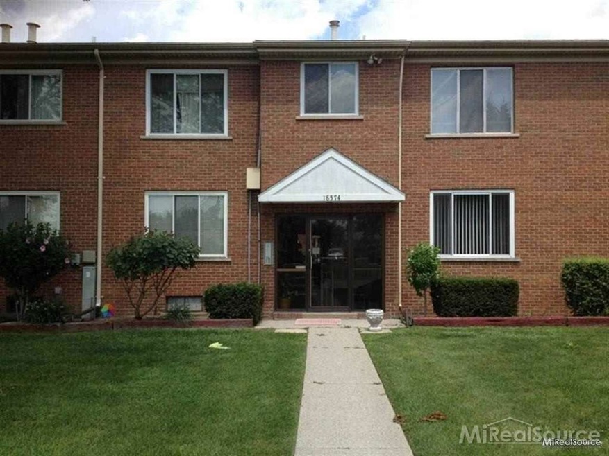 18574 Masonic unit 16, Fraser, MI 48026 - photo 1