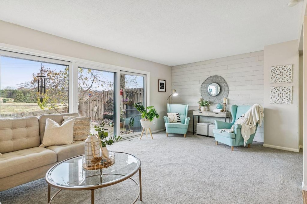 125 Mcknight Rd N unit K, Saint Paul, MN 55119 - photo 1