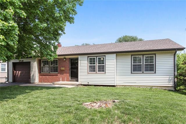 5521 Barton Ln, Shawnee, KS 66203 - photo 1